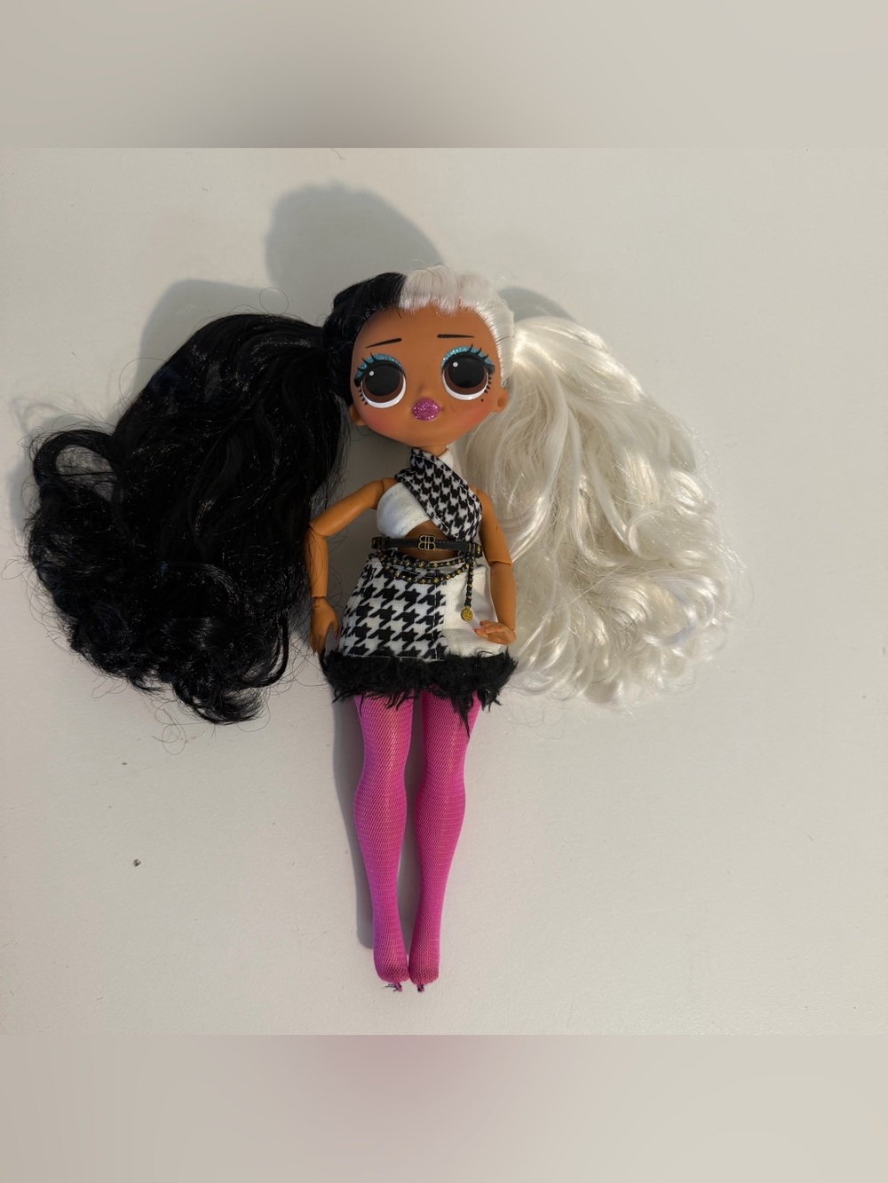 LOL Surprise OMG Winter Disco Dollie Doll Black & White Hair MGA Entertainment
